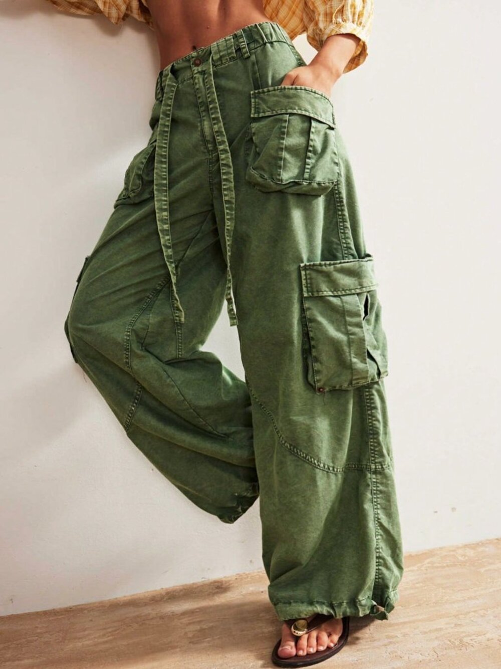 Green Casual Women's Woven Loose Drawstring Waist Low-Rise Wide Leg Cargo Pants - Picture 10 of 10